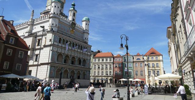 בית העירייה והשוק הישן בפוזנן שבפולין (צילום: עוזי בכר)