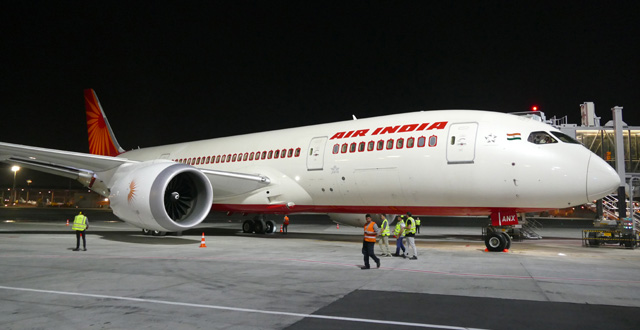מטוס אייר אינדיה נחת בישראל. צילום עוזי בכר