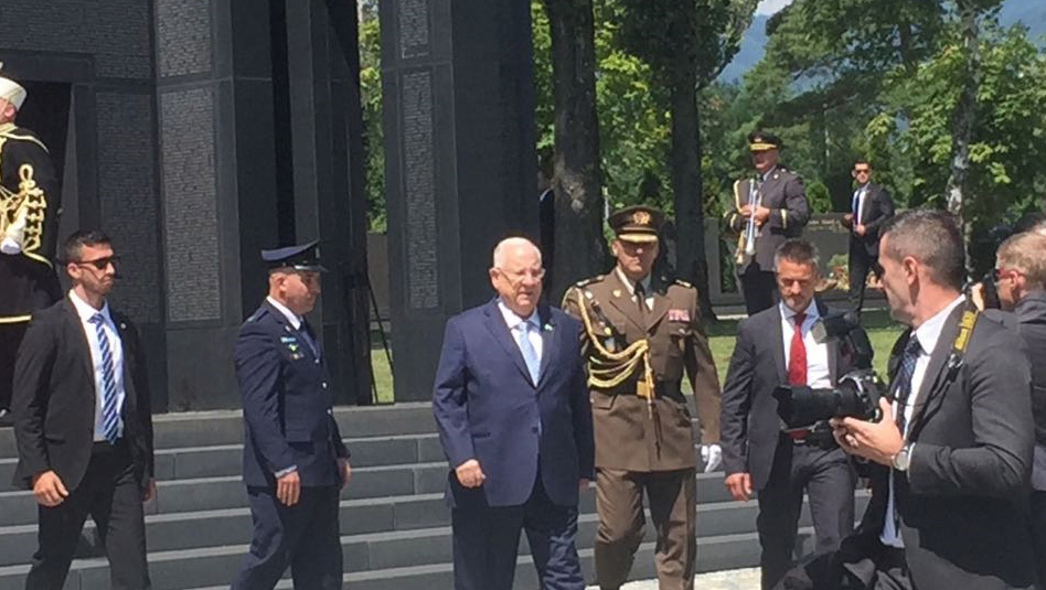 הנשיא ריבלין מניח זר לזכר החיילים הקרואטים שנפלו במלחמות המדינה. צילום יח"צ
