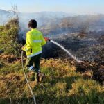 עדכון דוברות רט"ג: מספר מוקדי שריפה בשמורת החולה כתוצאה מנפילות