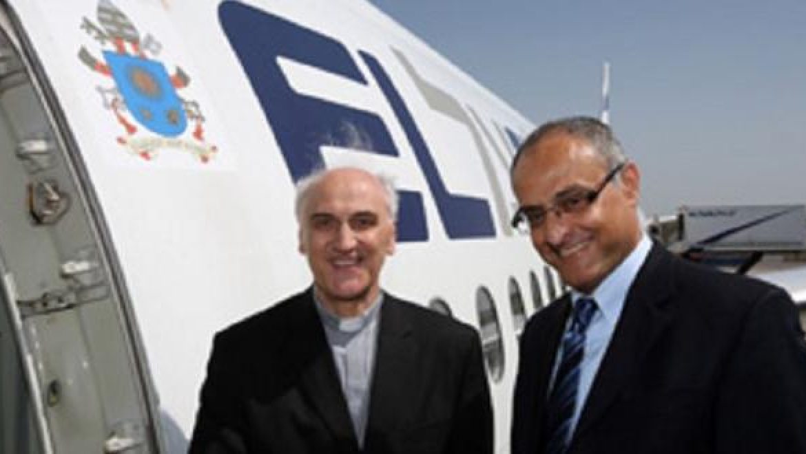 מטוס אל על מותג בלוגו האפיפיור