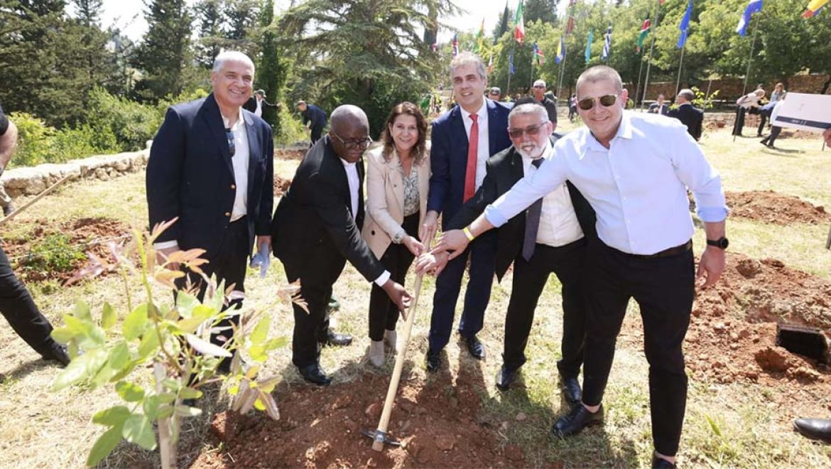 75 שגרירי מדינות שונות בארץ, נטעו  75 עצים לכבוד 75 שנים למדינה