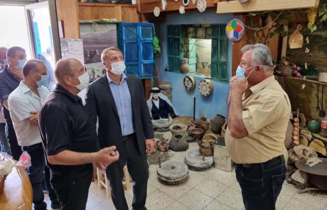 שר התיירות יואל רזבוזוב ביקר בעִסְפִיָא בארוח בהיג' מנצור, ראש המועצה