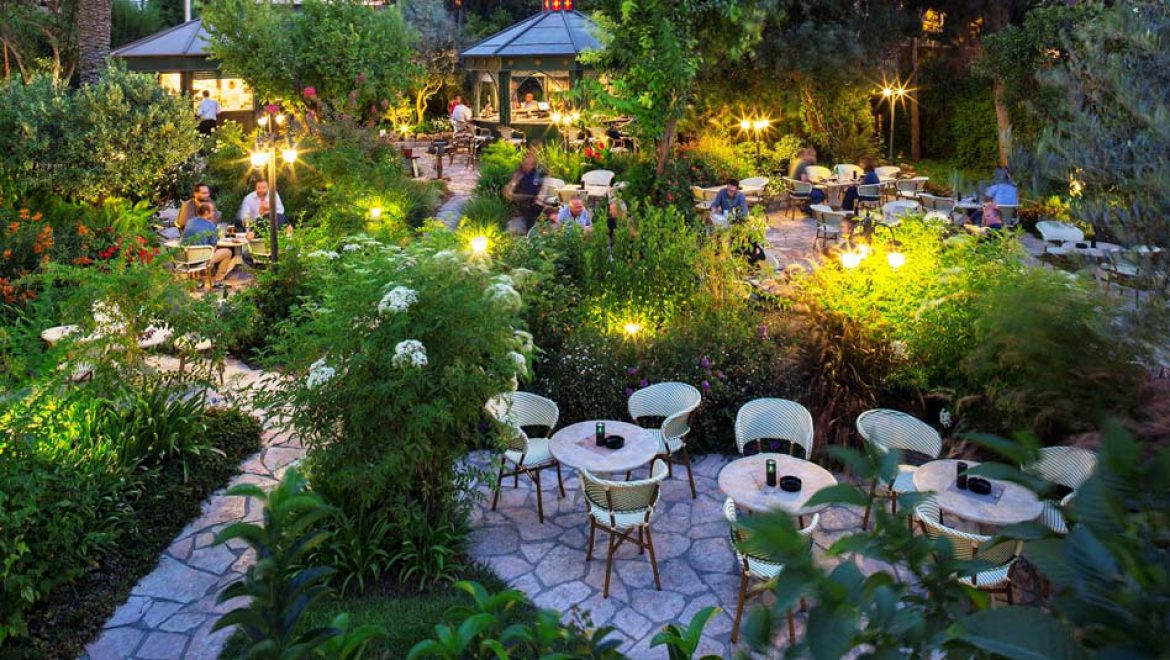 "בר הקיץ": נפתחה במלון אמריקן קולוני המסעדה בגינה