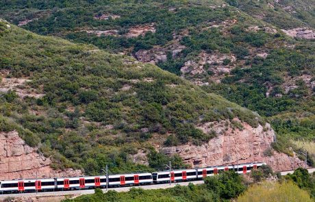 תיירים בספרד נהנים מנסיעות חינמיות ברכבות
