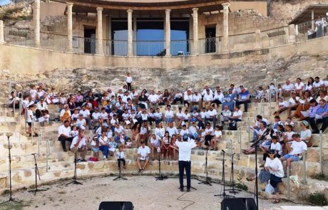 מטיילים בגנים הלאומיים ומצטרפים לפעילויות ולקבלת שבת ישראלית