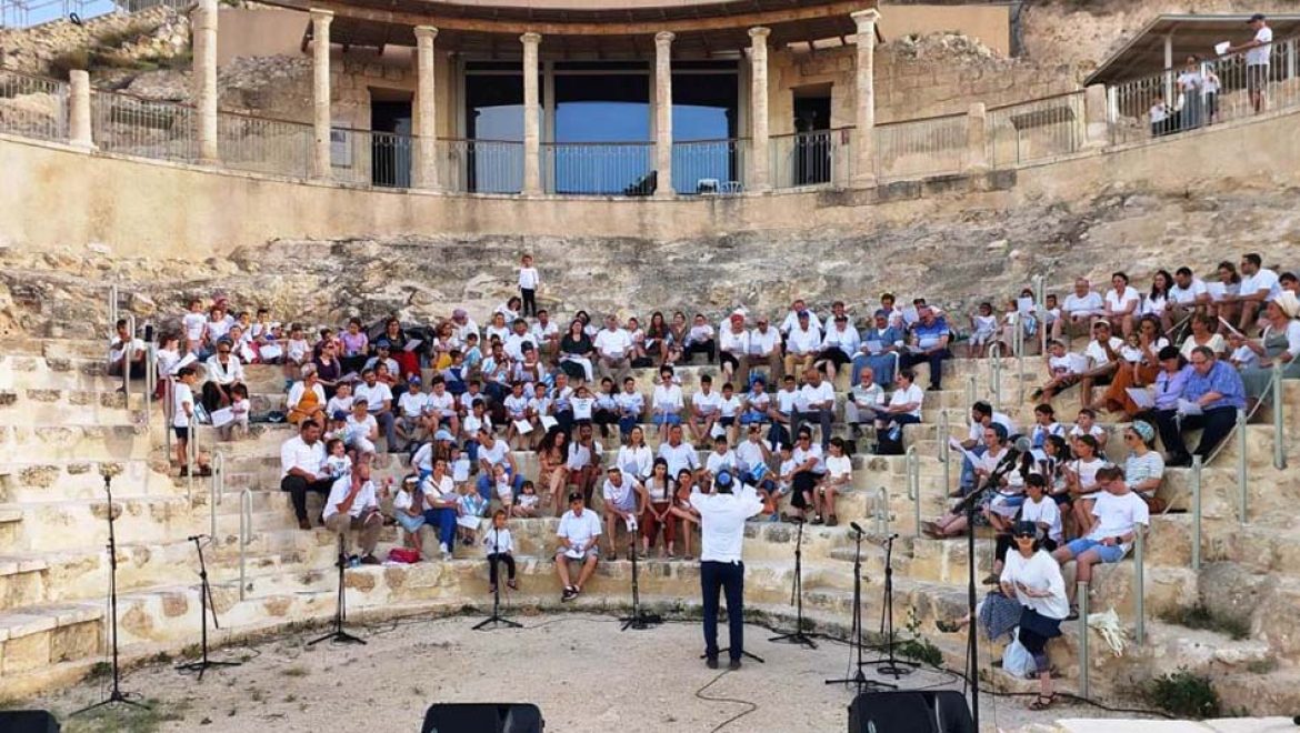 מטיילים בגנים הלאומיים ומצטרפים לפעילויות ולקבלת שבת ישראלית