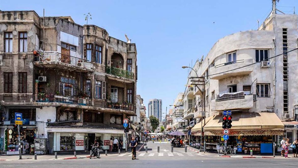 מטיילים, טועמים ולוגמים בתל אביב יפו