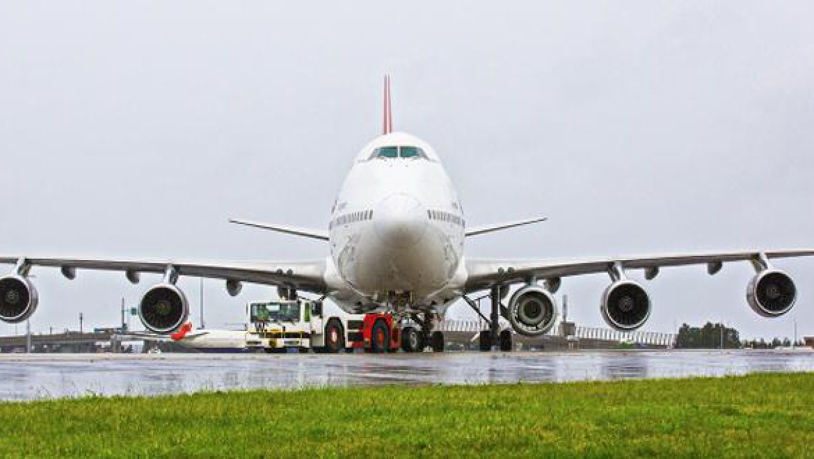 צפו: מטוס בואינג 747 מצויד ב-5 מנועים
