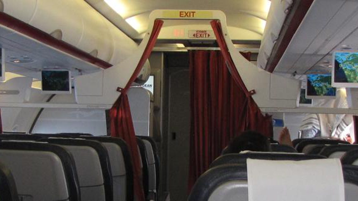 מושב יציאת חירום במטוס – בשורה צרכנית או בעיה בטיחותית ?