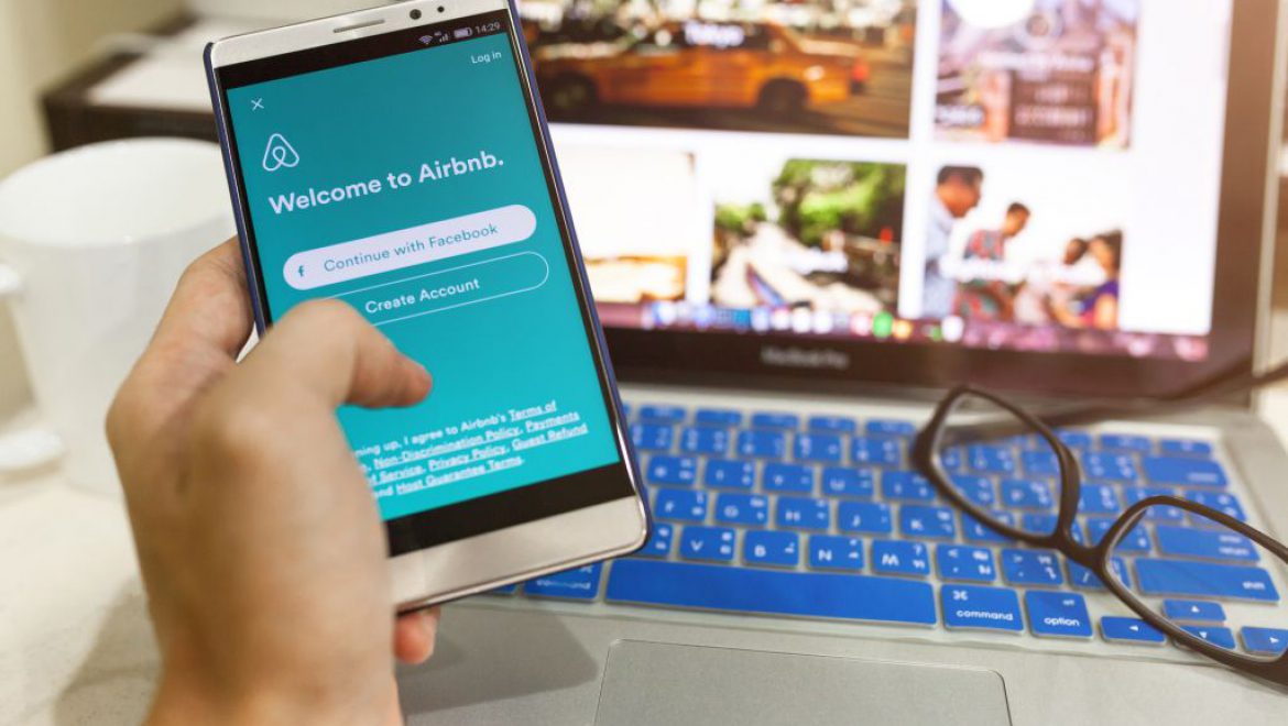 חברת Airbnb "תמשיך בדיאלוג עם ממשלת ישראל"